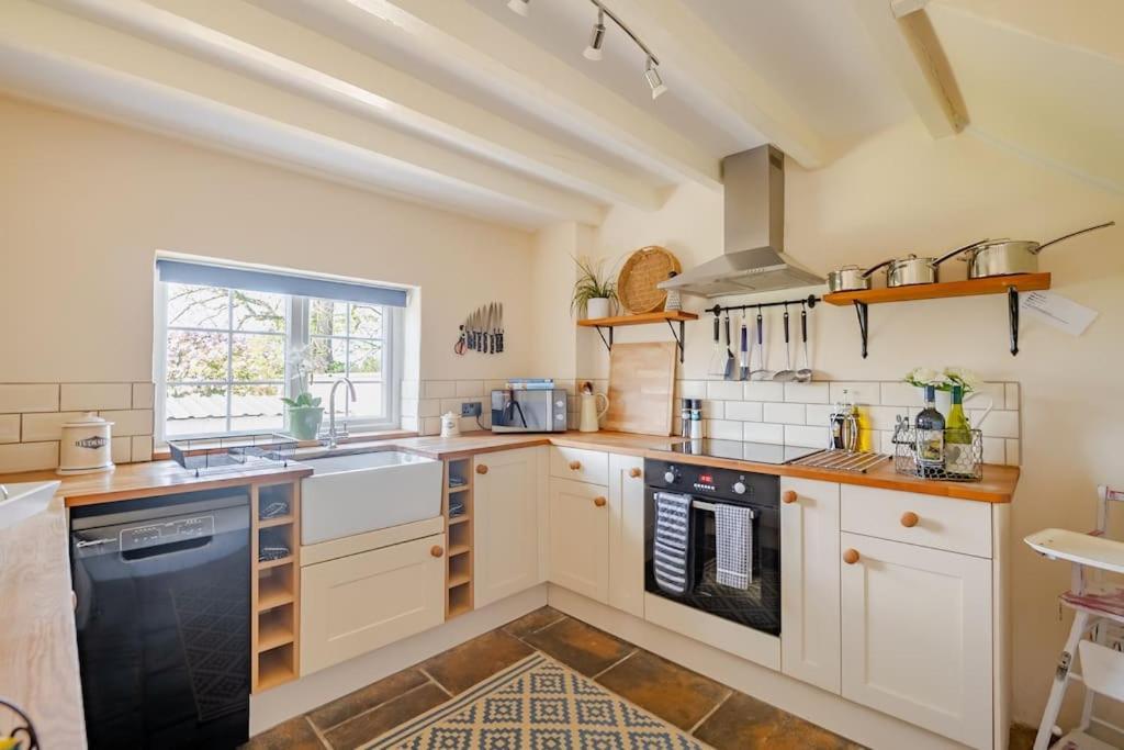 Rhos Y Bel Cottage Angelsey Llangadwaladr  외부 사진