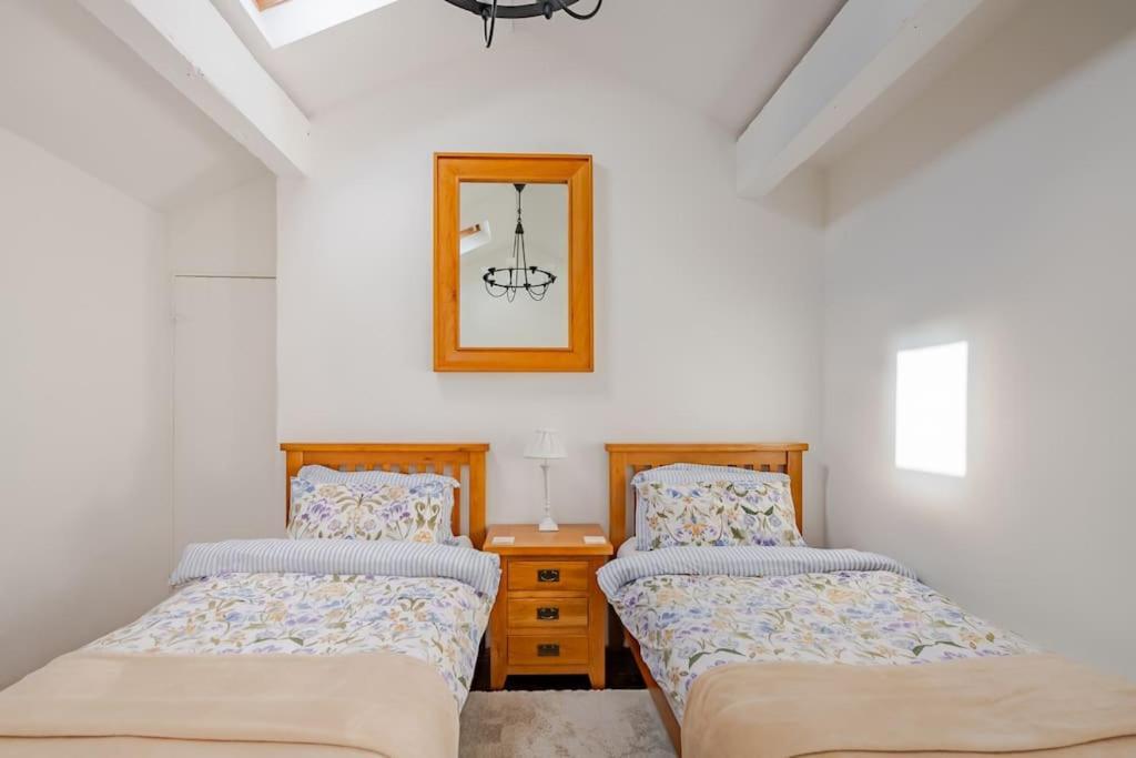Rhos Y Bel Cottage Angelsey Llangadwaladr  외부 사진