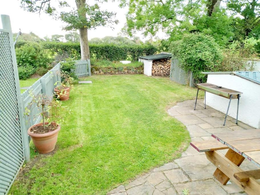 Rhos Y Bel Cottage Angelsey Llangadwaladr  외부 사진
