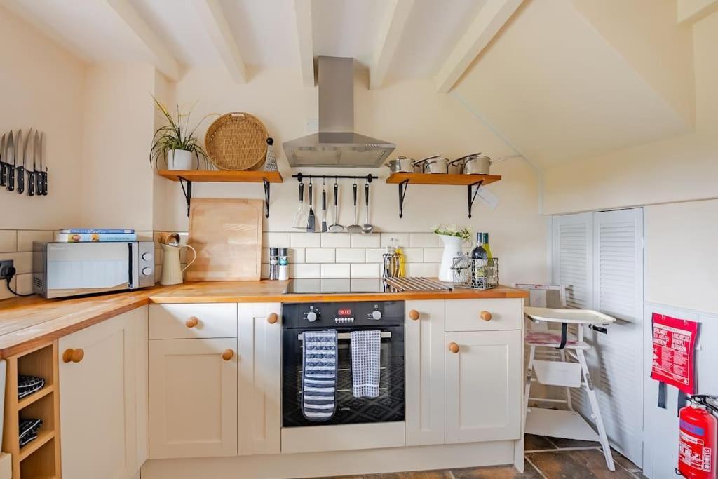 Rhos Y Bel Cottage Angelsey Llangadwaladr  외부 사진