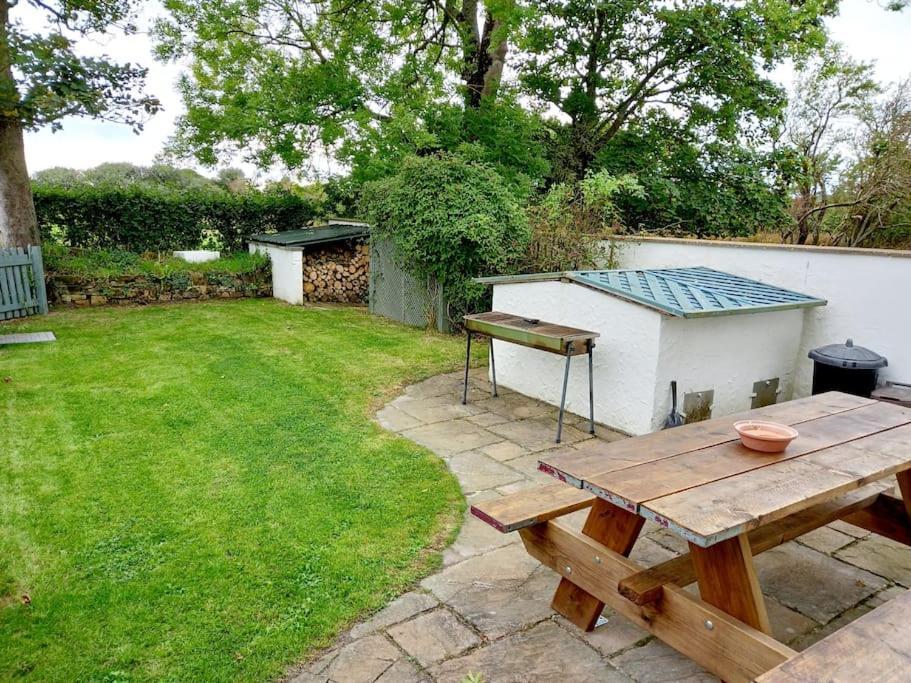 Rhos Y Bel Cottage Angelsey Llangadwaladr  외부 사진
