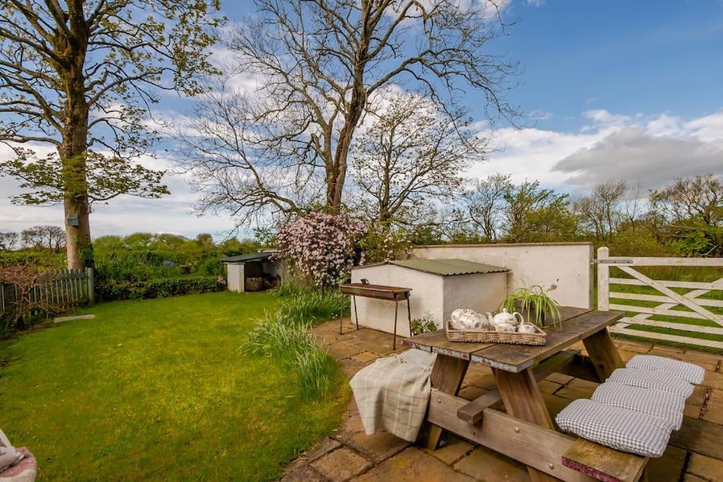 Rhos Y Bel Cottage Angelsey Llangadwaladr  외부 사진